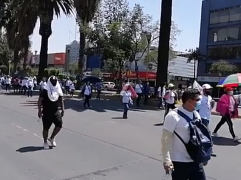 CNTE arriba a CDMX, amagan con iniciar huelga nacional