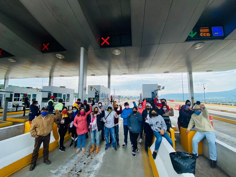 CNTE bloquea casetas y oficinas; insiste en exigencia de pagos