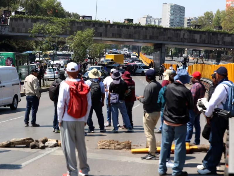 CNTE bloquea Reforma y Circuito Interior en CDMX