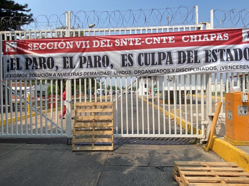 CNTE continuará bloqueando Pemex y amaga con replicarlo en aeropuerto