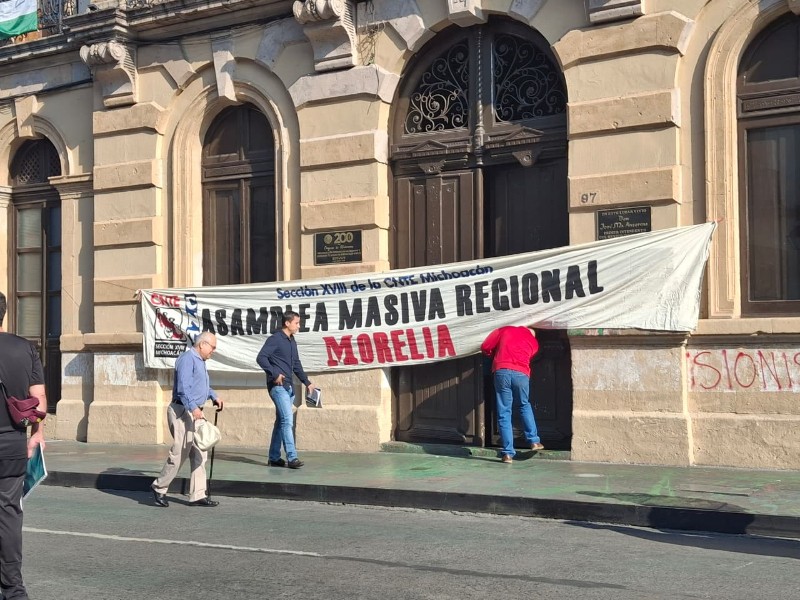 CNTE en paro, toman dependencias gubernamentales