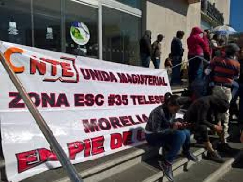 CNTE mantiene protestas en Michoacán