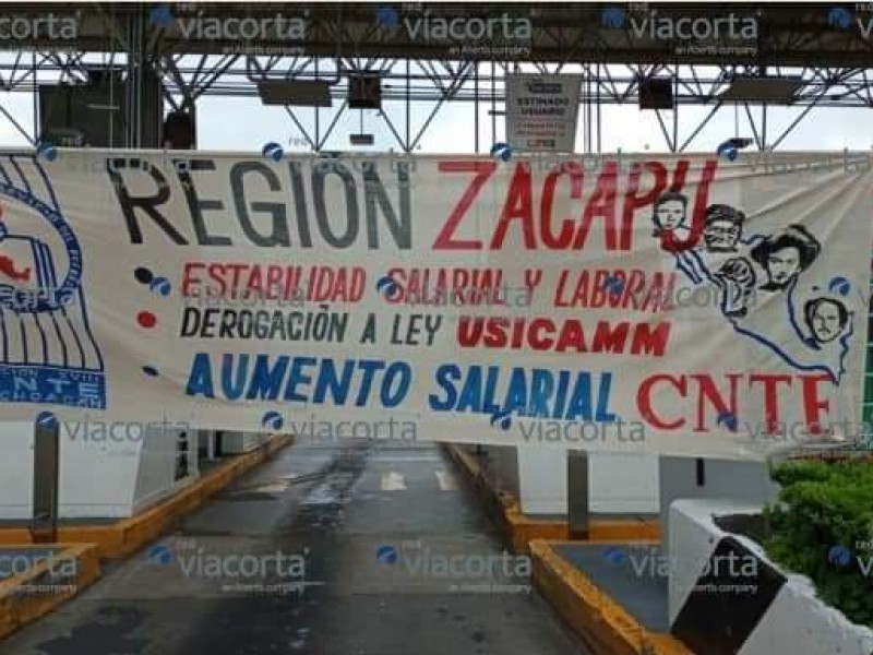 CNTE toma casetas de VistaHermosa, Panindícuaro y Zinapécuaro 
