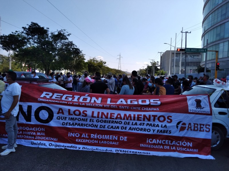 CNTE toma libramiento norte y piden solución a múltiples demandas