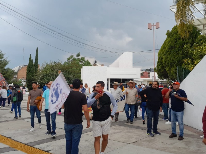 CNTE toma oficinas de la SEE; amagan con plantón indefinido