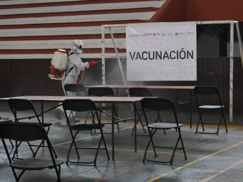 Coatepec sanitiza espacios previo a vacunación
