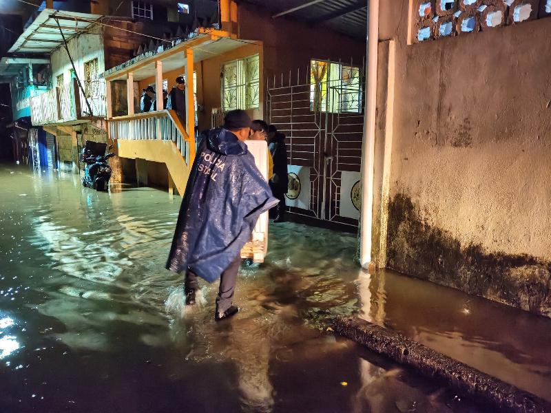 Coatzacoalcos y Agua Dulce registran desalojos y daños en viviendas