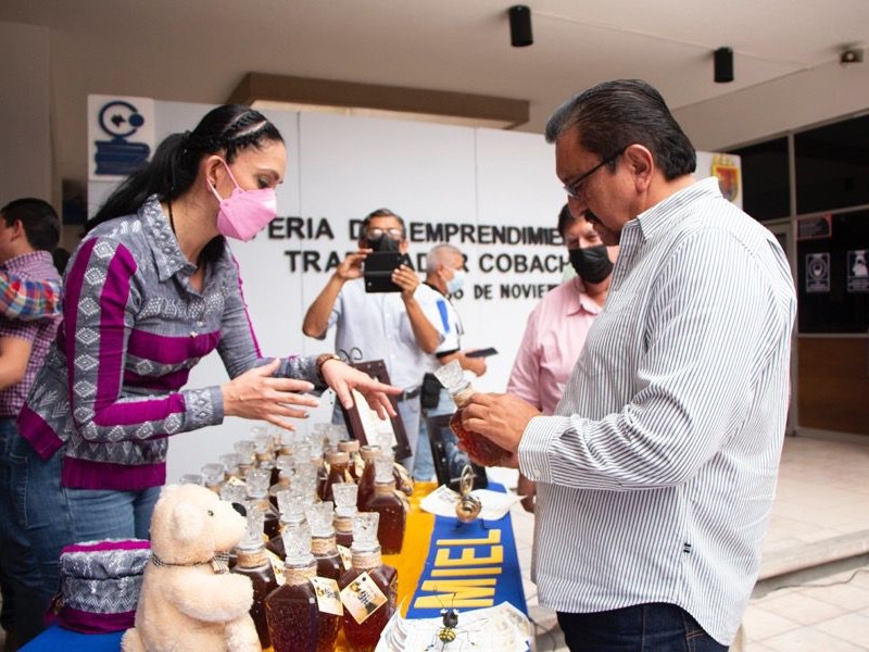 Cobach realiza segunda feria del “Emprendimiento del Trabajador Cobachense