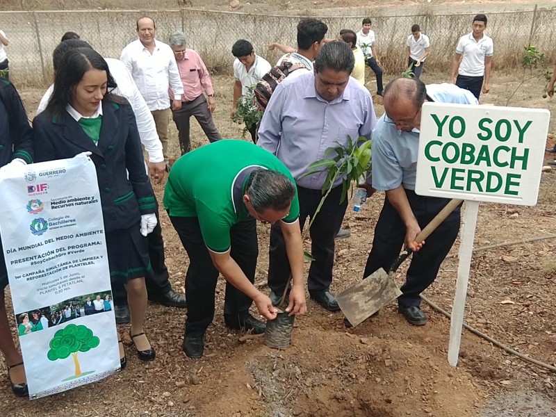 COBACH supera tasa nacional de reprobación y deserción