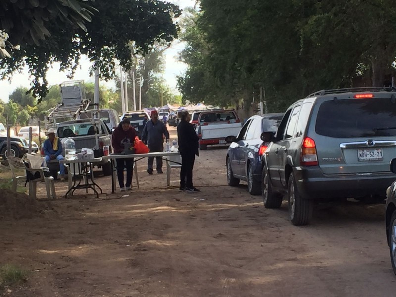 Cobran entrada en panteones para ver a seres queridos