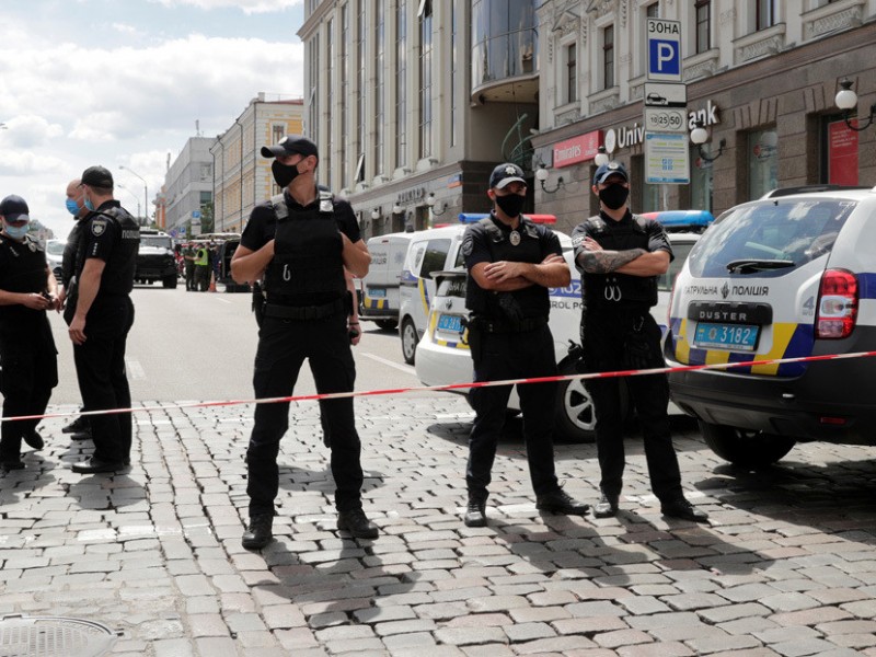 Coche embiste a peatones en Ucrania y deja 2 muertos