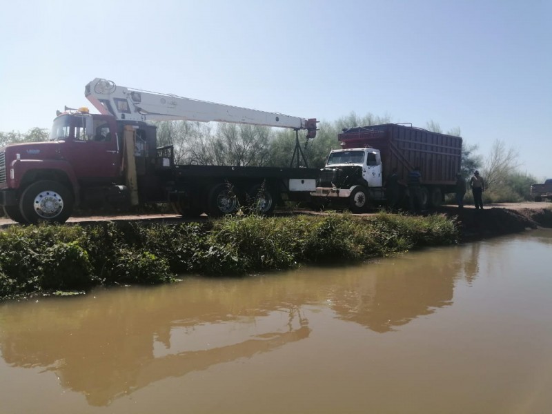 COEPRISS realiza verificaciones tras accidente en canal Sevelbampo