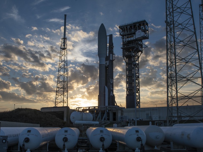 Cohete Atlas V lanza con éxito dos satélites de reconocimiento