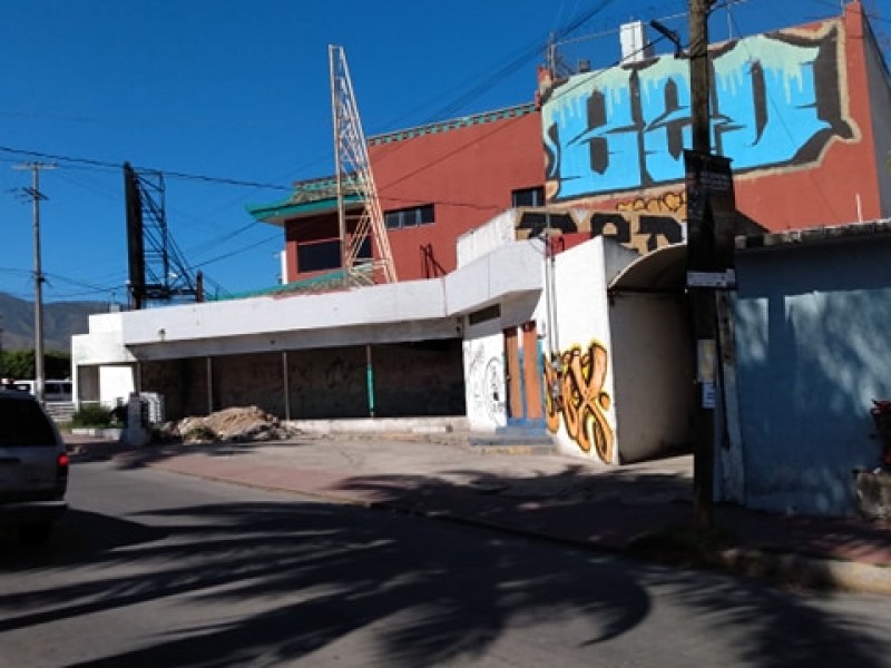 Edificio en abandono genera problemas en Las Aves