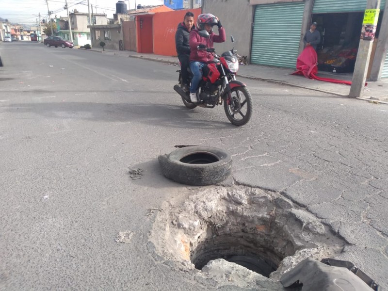 Coladera destapada en Héroes del 5 de Mayo