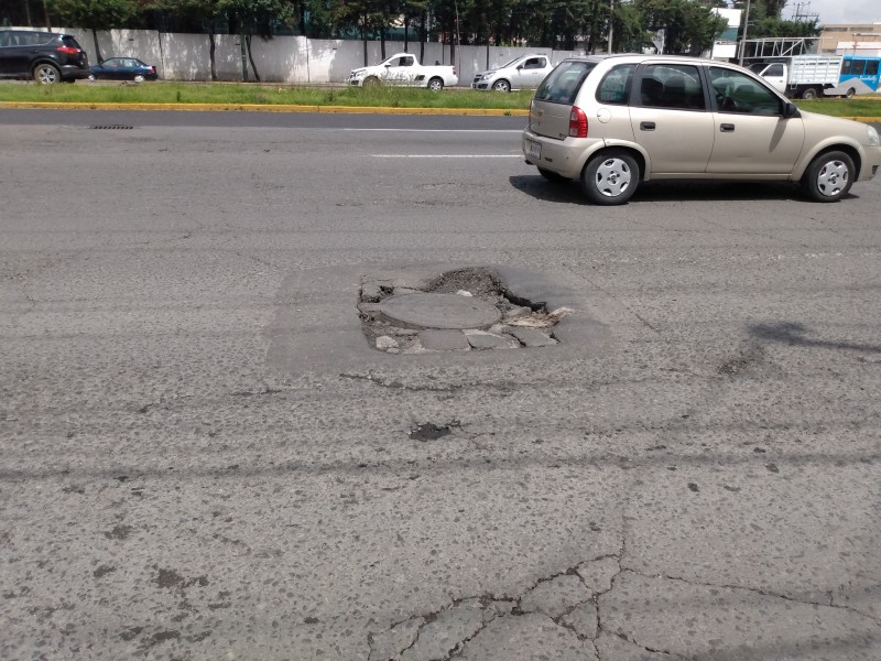 Coladera en Paseo Tollocan se hunde cada dos meses