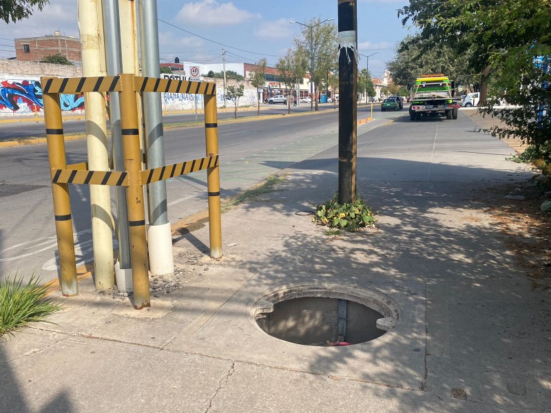 Coladera se encuentra sin tapa en blvd Vasco de Quiroga