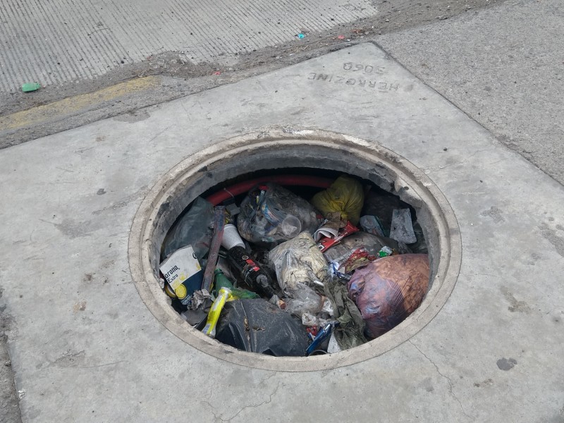 Coladeras, depósitos de basura en San Mateo Atenco
