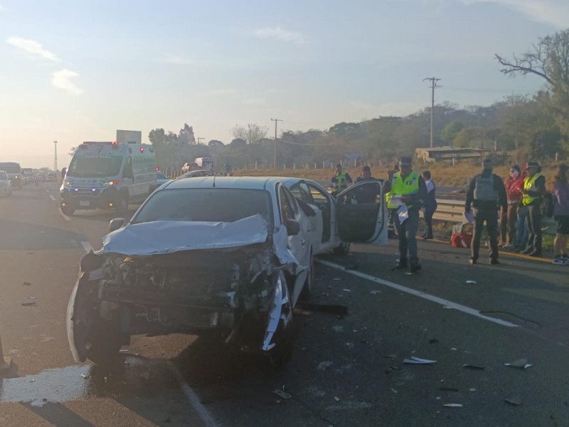 Colapsa autopista a Zapotlanejo por percances