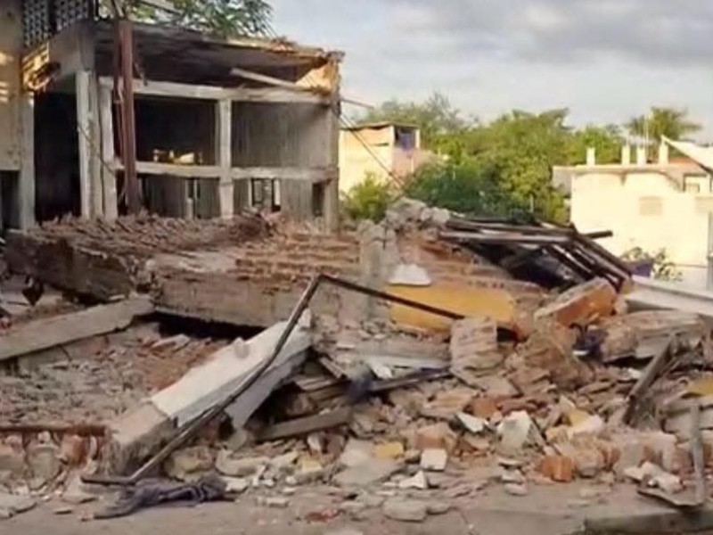 Colapsa edificio del que fuera Periódico El Mundo de Colima