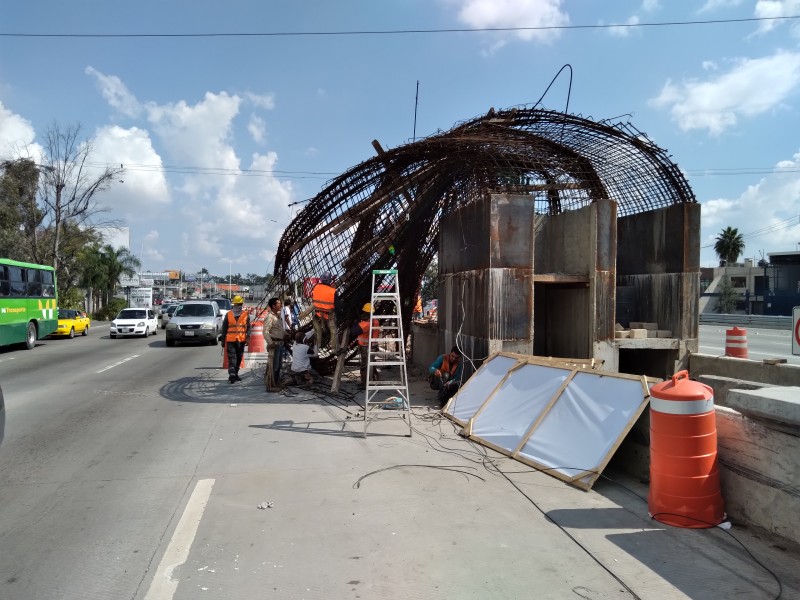 Colapsa estructura en construcción de Mi Macro Periférico, sin lesionados