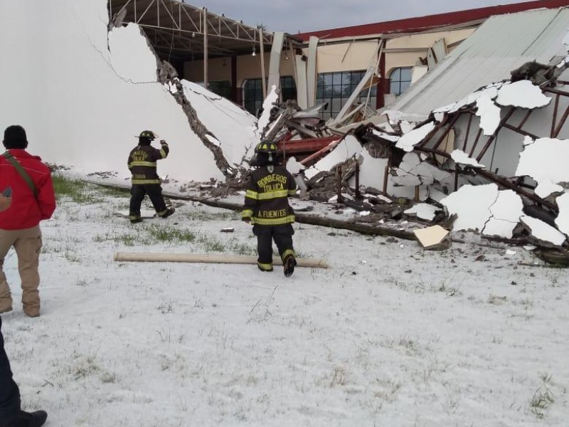 Colapsa estructura por fuerte granizada