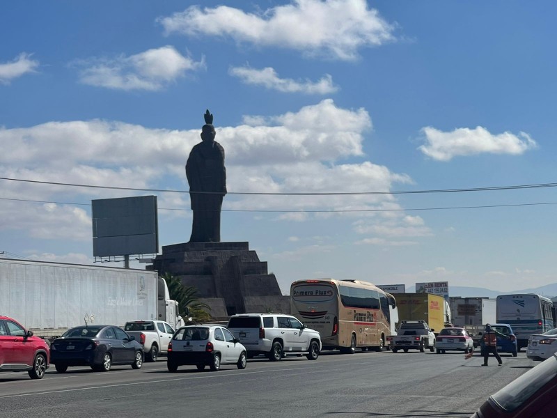 Colapsa la carretera 57 por triple accidente rumbo a CDMX