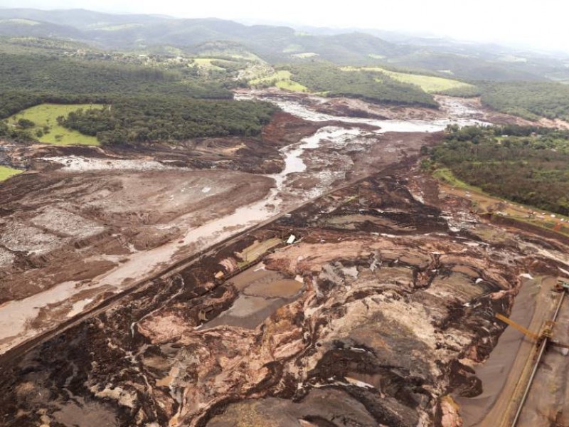 Colapsa presa por intensas lluvias en Minas Gerais, Brasil