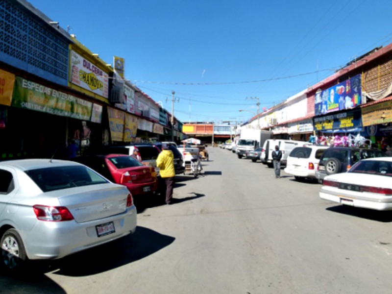 Colapsan servicios públicos; locatarios del mercado de abastos exigen solución