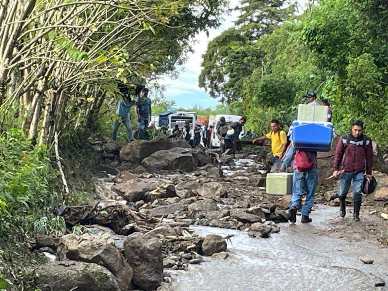 Colapso de puente y decenas de casas inundadas por lluvias