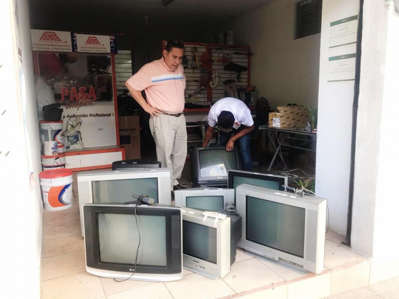 Colectan televisores para que niños tomen sus clases