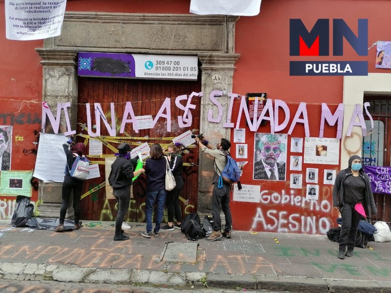 Colectivas toman las instalaciones de CDH en Puebla