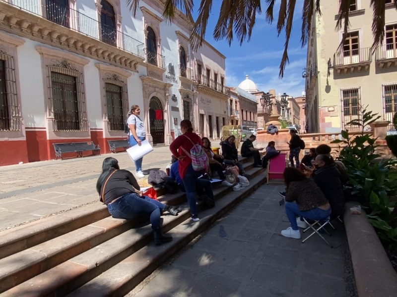 Colectivo de Mujeres de la UAZ, toman rectoría, exigen atención.