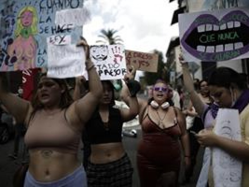 Colectivo feminista protesta contra Gobierno de Costa Rica