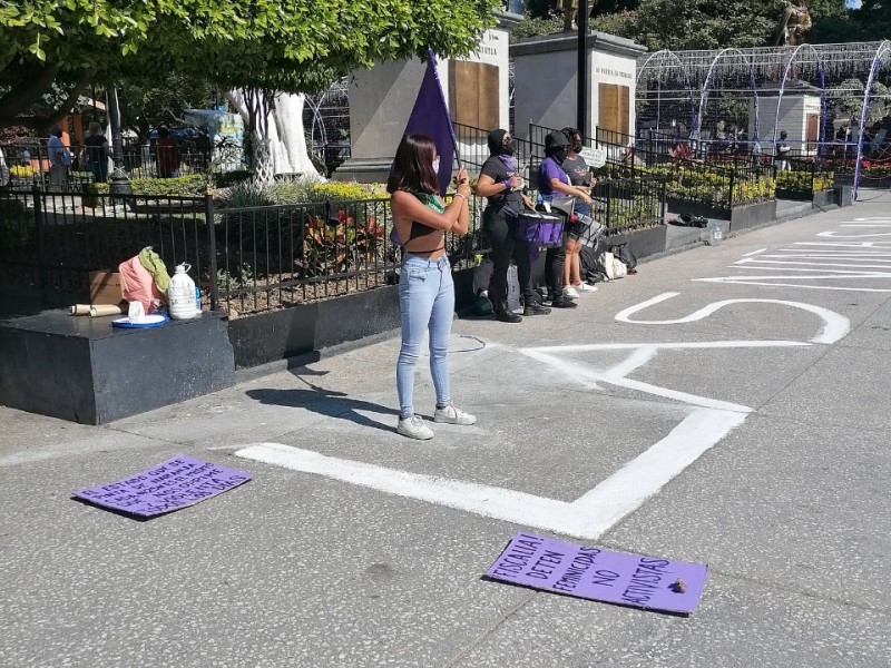 Colectivo feminista protesta contra violencia a las mujeres y niñas