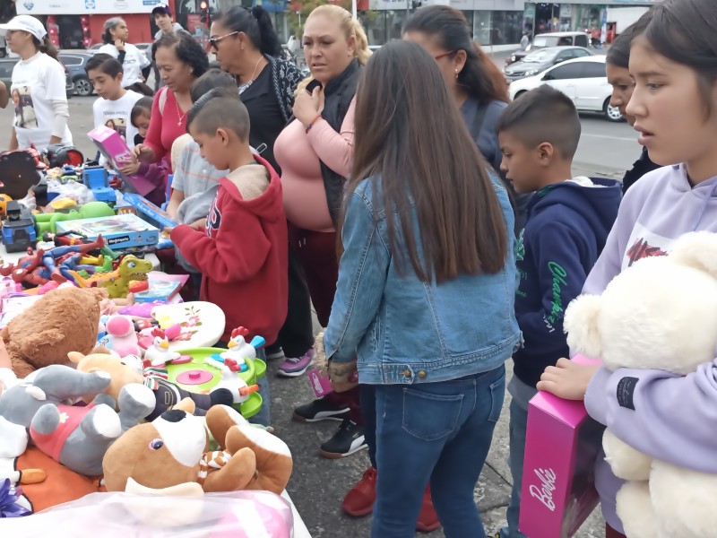 Colectivo Luz de Esperanza entrega juguetes para hijos de desaparecidos