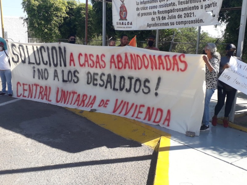 Colectivos bloquearon caseta San Miguel Zapotitlán