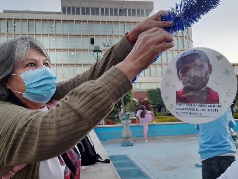 Colectivos de búsqueda de desaparecidos realizan memorial navideño