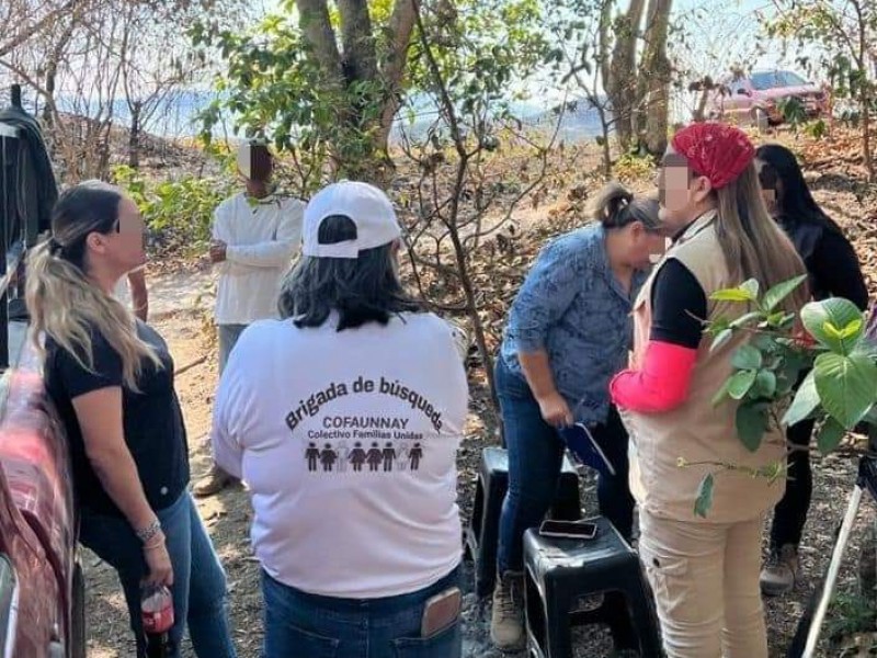 Colectivos exhuman dos cuerpos en 