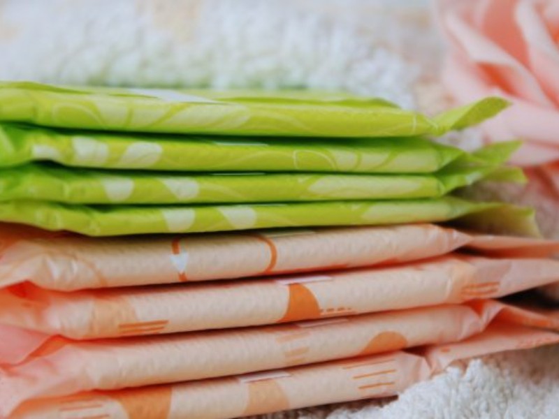 Colectivos feministas visibilizan la violencia menstrual; piden romper tabúes