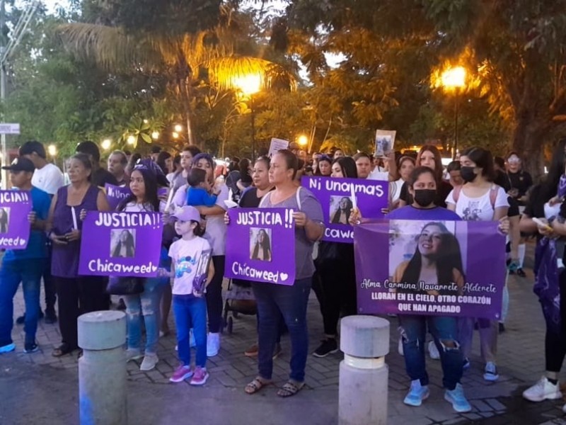 Colectivos feministas y familiares de víctimas marchan por feminicidios