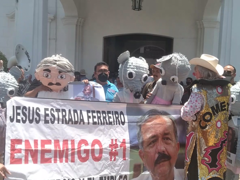 Colectivos festejan separación de Estrada Ferreiro de la Alcaldía