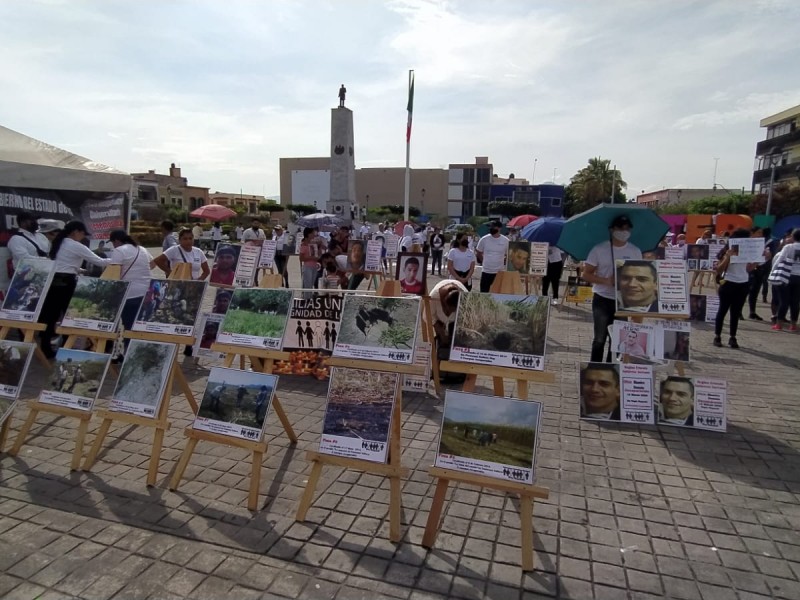 Colectivos instalan memorial para recordar a desaparecidos