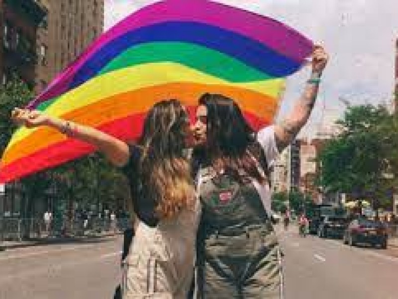 Colectivos LGBTIQ+ celebran que país se pinte de colores