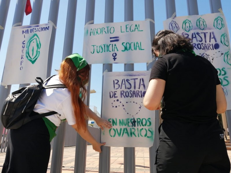 Colectivos protestaron afuera del Congreso del Estado