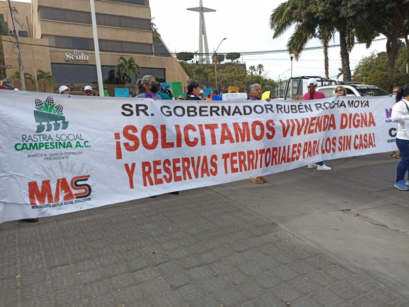 Colectivos realizaron una marcha pacífica sobre la avenida Álvaro Obregón
