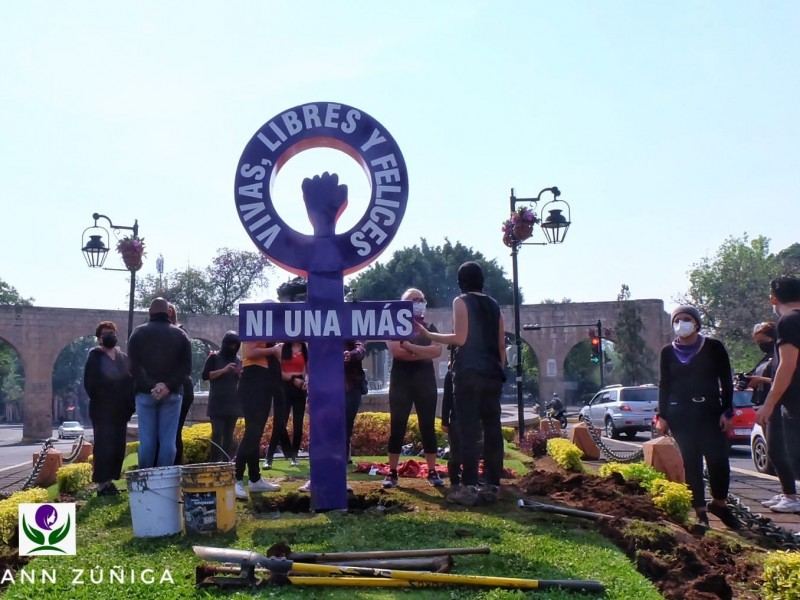 Colectivos reinstalan antimonumenta en las Tarascas