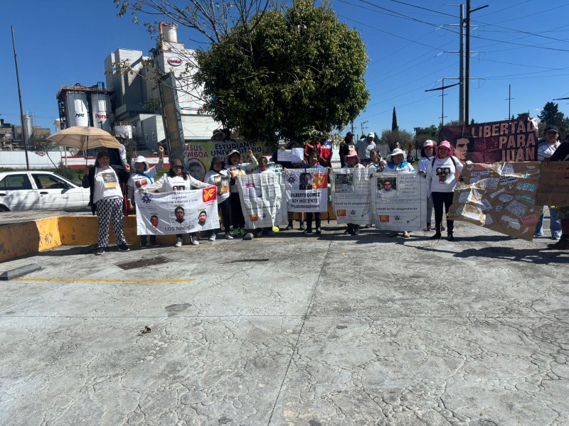 Colectivos se manifiestan en Toluca, exigen mayor atención a problemáticas sociales