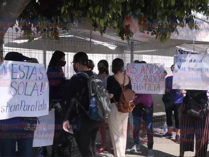 Colectivos y familiares de Perla Díaz piden castigo contra abogado