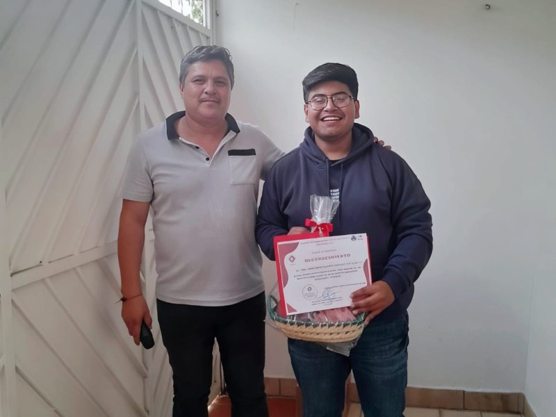 Colegio de Ingenieros Civiles reconoce a jóvenes prestadores de servicio social